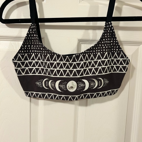 Onzie Black and White Sports Bra - Picture 1 of 2